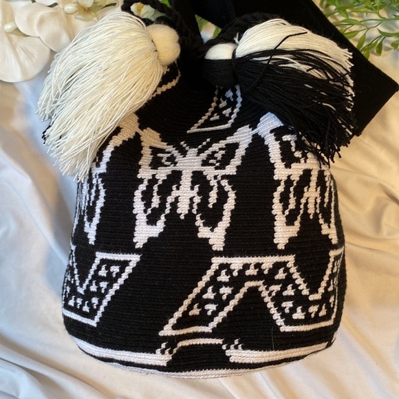 Black and White Butterfly Pattern Large Wayuu Drawstring Crossbody Mochila Bag - Picture 3 of 11